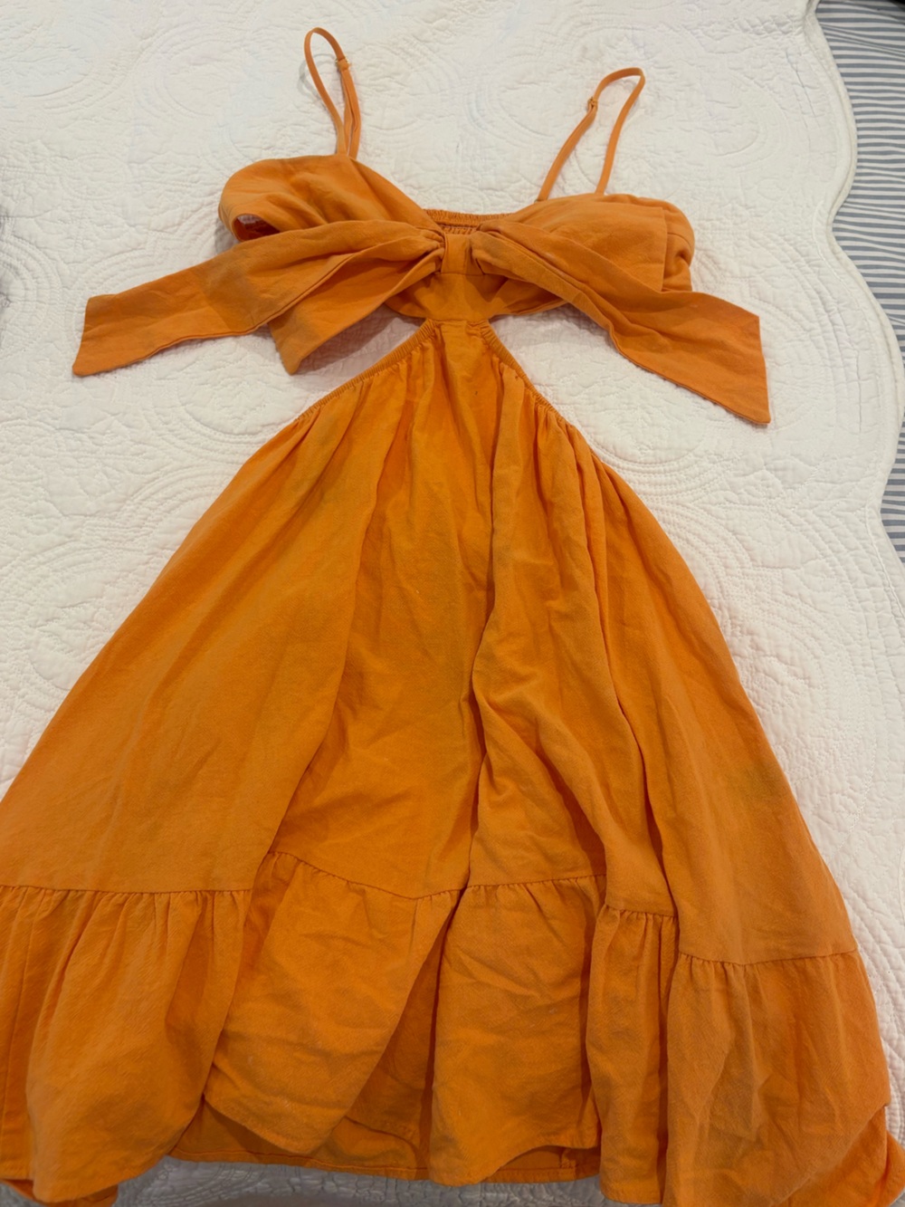 Orange mini dress with side cutouts tie bow detail #mini #summerdress